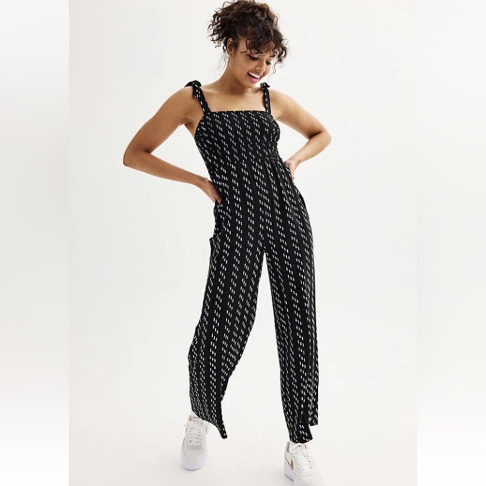 SO Black Sleeveless Smocked Wide Leg Jumpsuit Black White Medium